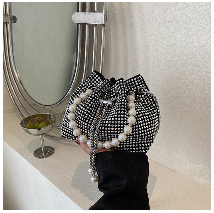 Elegante Perlen Zughandtasche