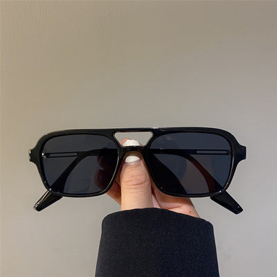 Damen trendige quadratische Sonnenbrille mit transparentem Rahmen und sanften Gläsern Brehn