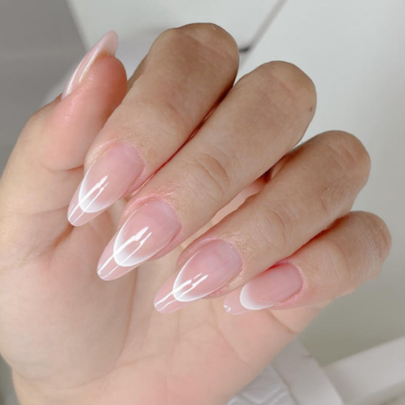 Künstlerisches glattes Press-On Nagelset Brehn