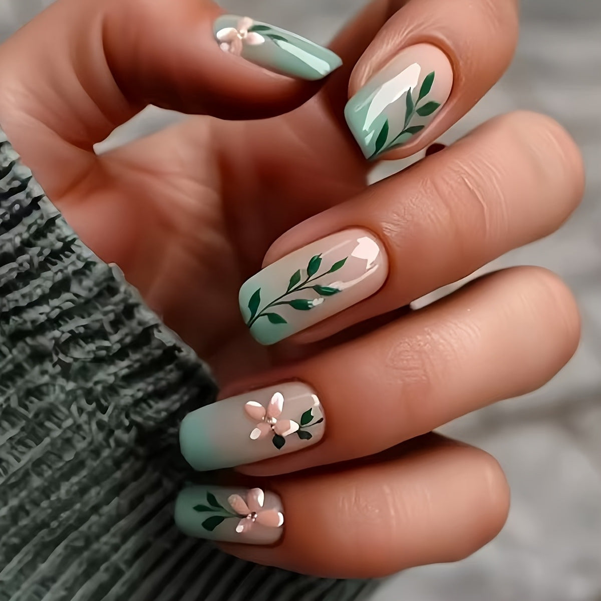 Floral Design Press-On Nail Set Brehn