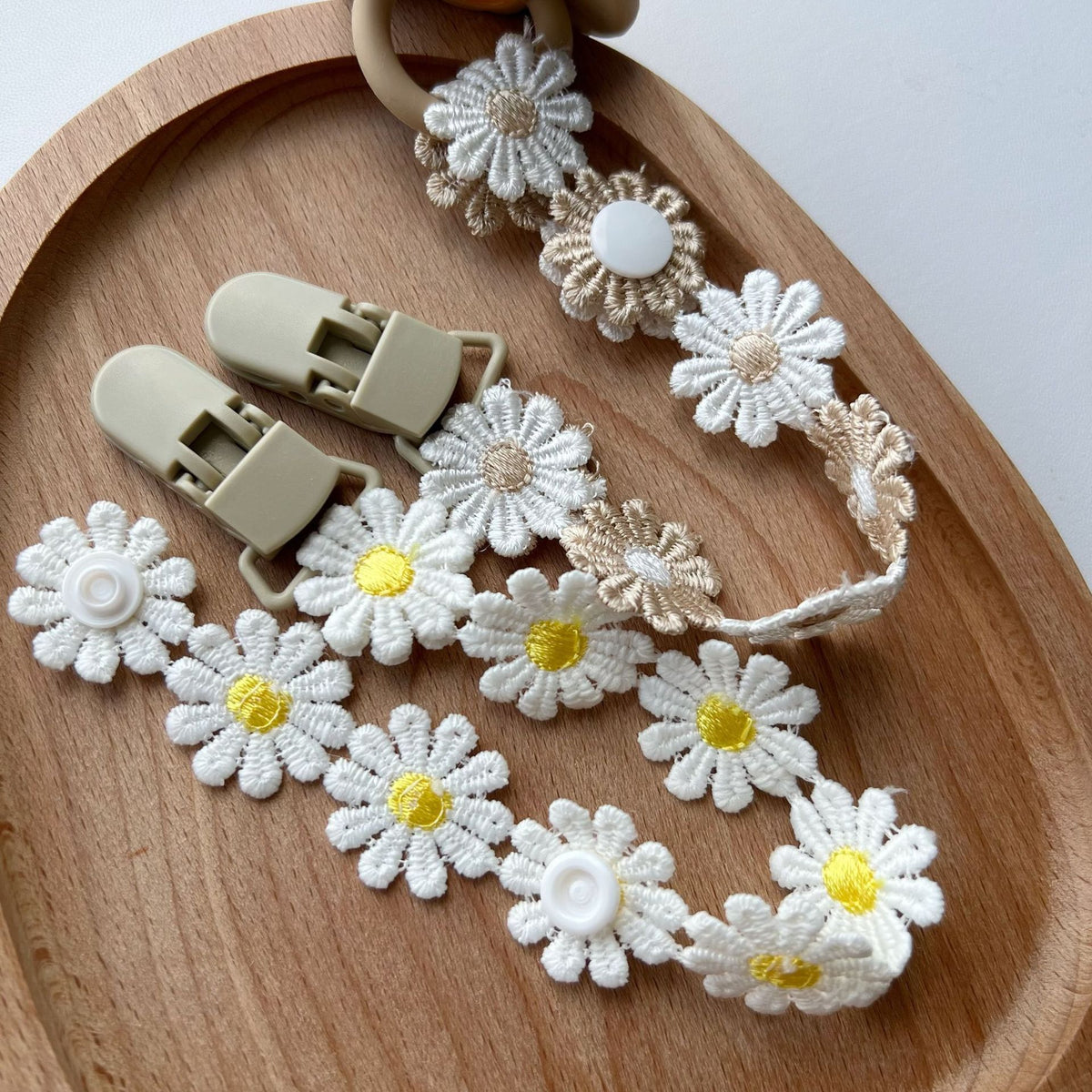 Handgefertigter Blumen Spitze Schnullerhalter Lanyard mit Sicherheitsdruckknopfclip