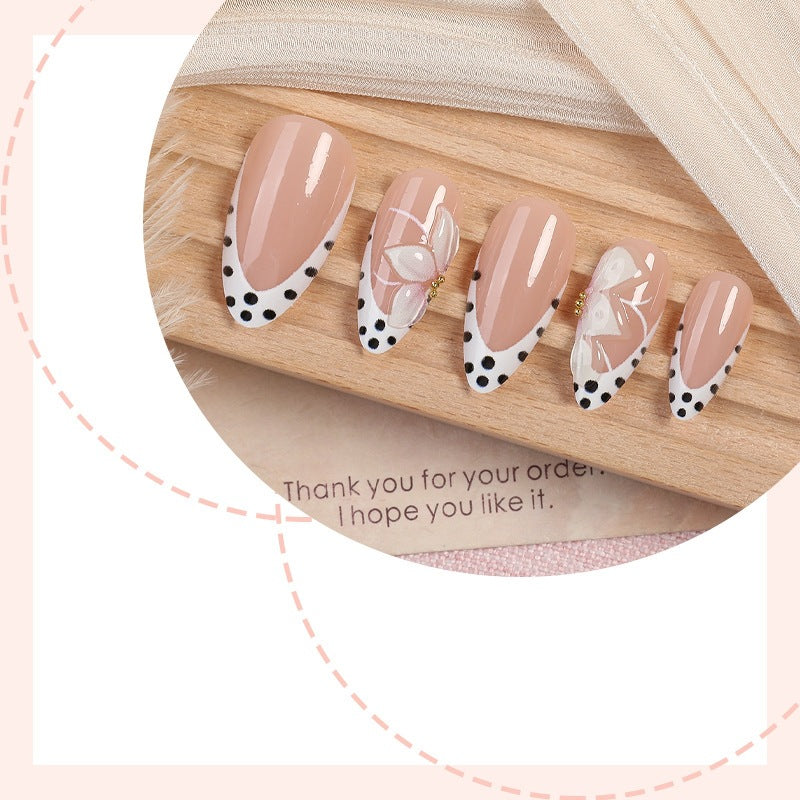 Kunstnagelset mit eleganten Blüten- und Punkte-Designs Brehn
