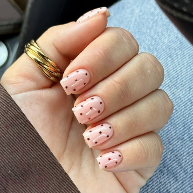 Kunstvolle Nagelverlängerungen mit kreativen Punkten Brehn