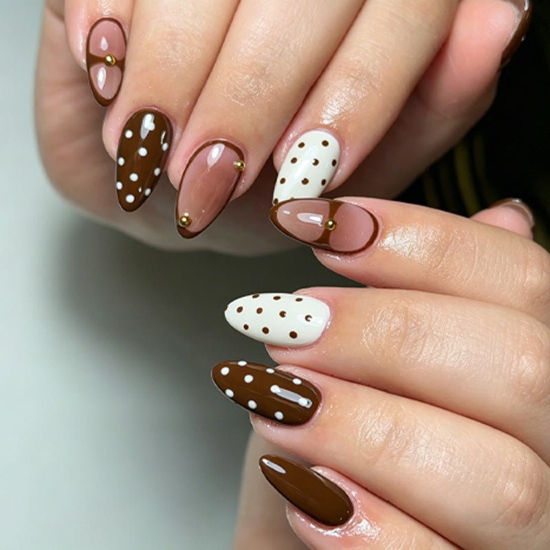 Kunstnagelset mit eleganten Akzenten und kreativen Designs Brehn