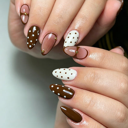 Kunstnagelset mit eleganten Akzenten und kreativen Designs Brehn