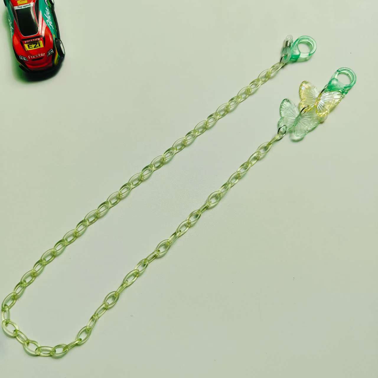 Modische Kette mit Schmetterlings-Haken Von Brehn