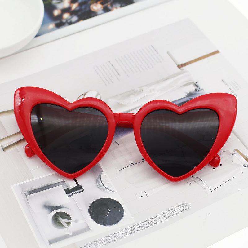 Damen Herzförmige Sonnenbrille mit glitzerndem Rahmen Brehn