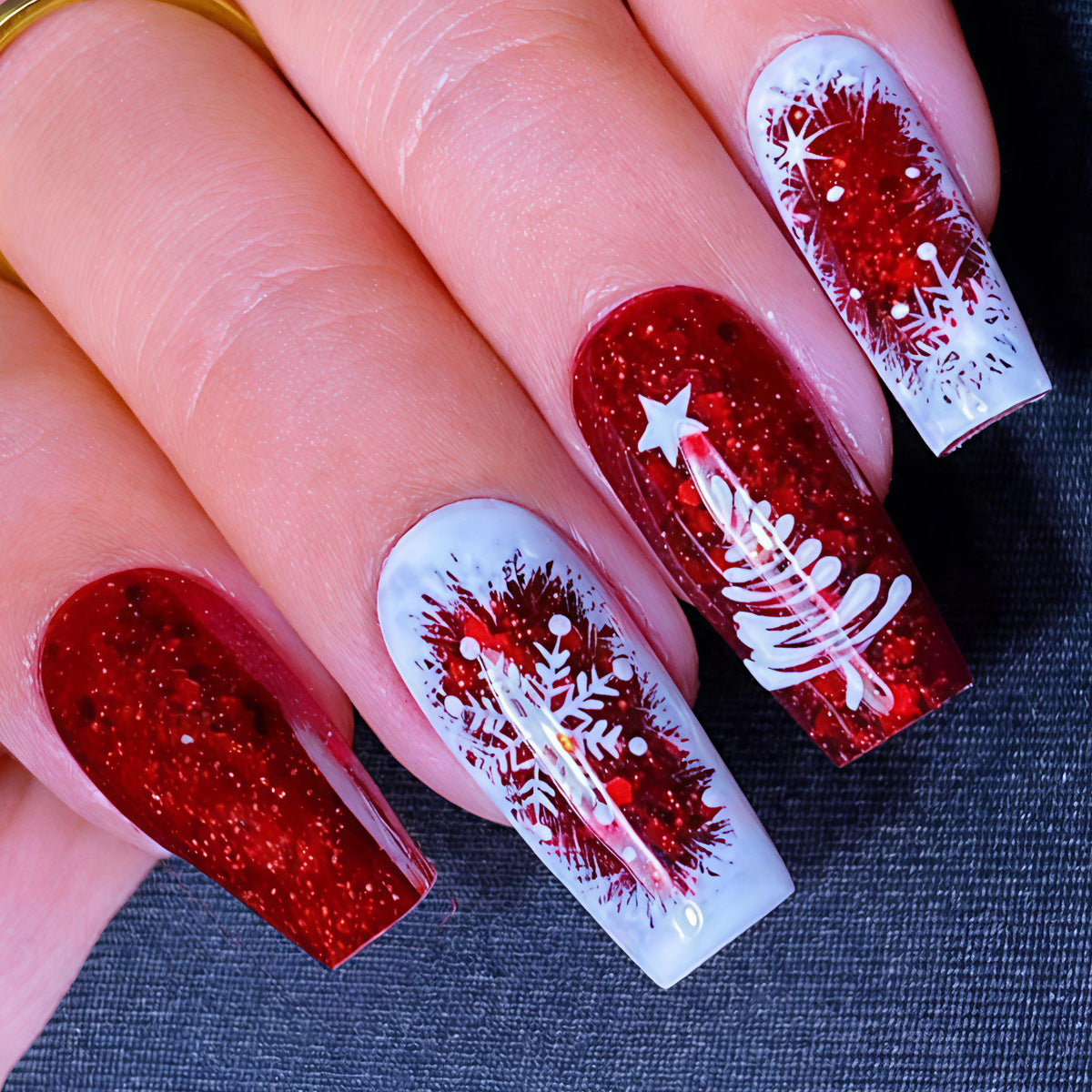 Kunstnägel mit Festlichem Weihnachtsdesign Brehn