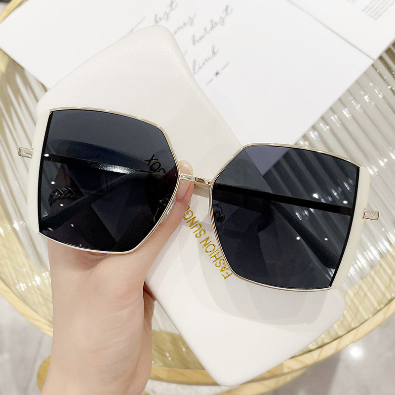 Damen Geometrische Sonnenbrille mit luxuriösem Metallrahmen Brehn