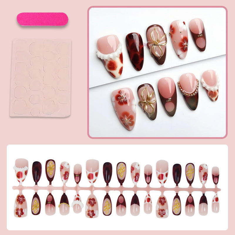 Kunstnagelset mit luxuriösen floralen Designs und Glitzerakzenten Brehn