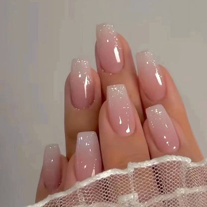 Künstlerisches Press-On-Nagelset mit himmlischem Design Brehn