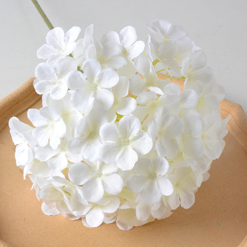 Lebendiger künstlicher Blumenauslagensträuß