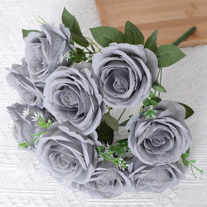 Lebensechter künstlicher Blumenstrauß