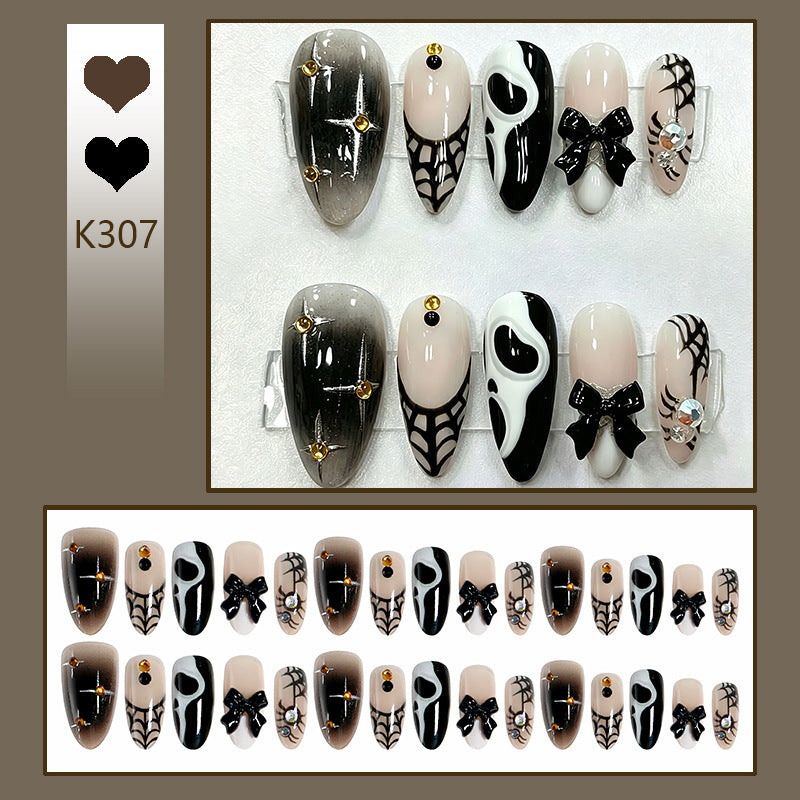 Kreatives Halloween Kunstnagelset mit gruseligem Design Brehn