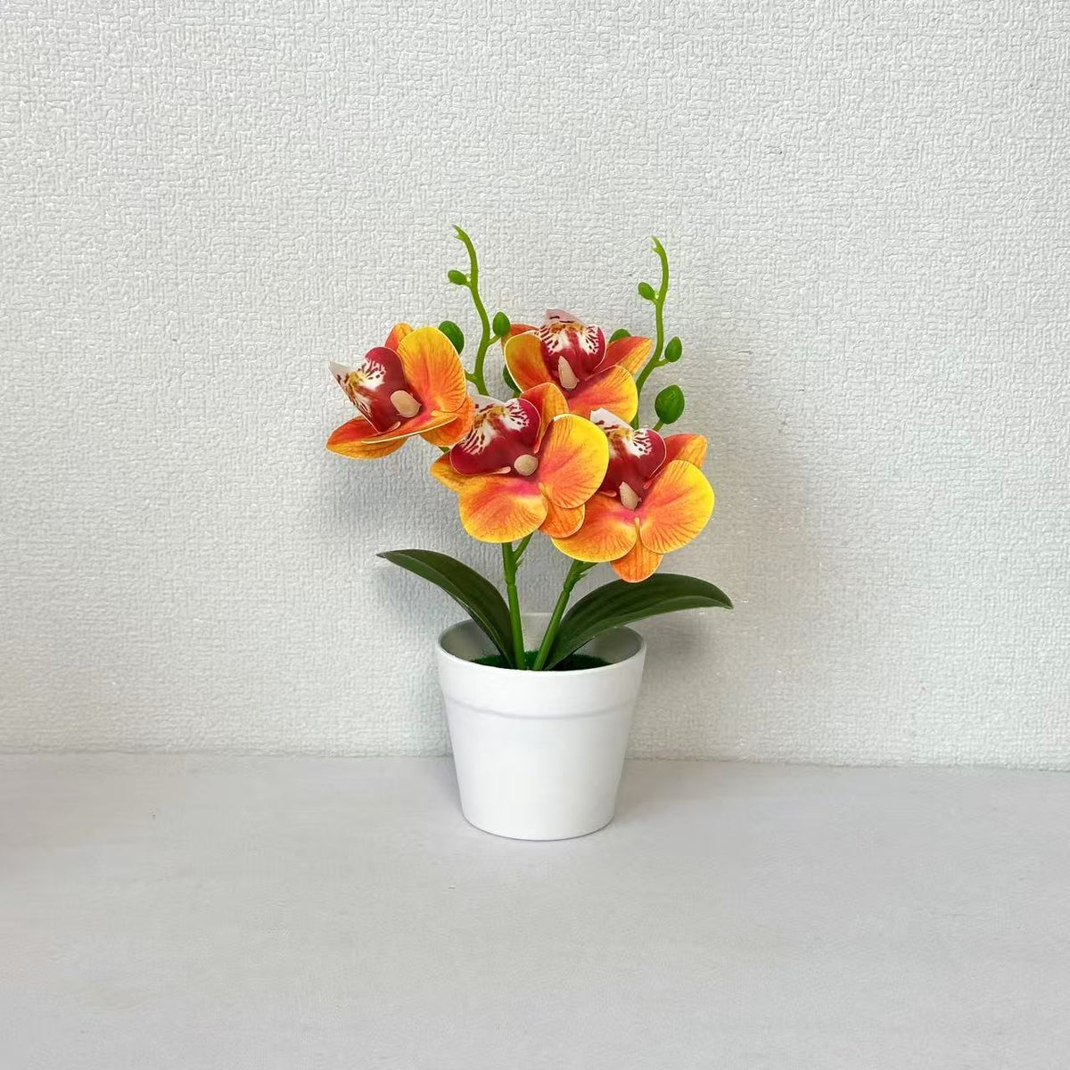 Elegante dekorative Orchideen-Blumenarrangement für die Wohnungseinrichtung