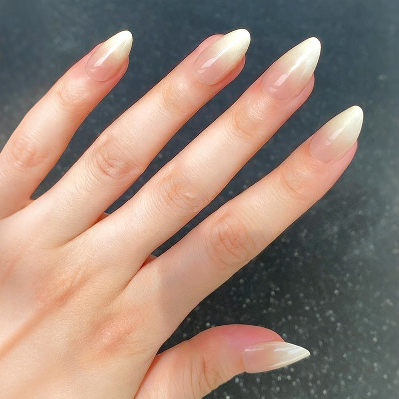 Kunstnägel mit eleganter Ombre-Gestaltung Brehn