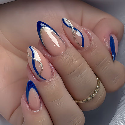 Künstlerische French Tip Nagelverstärkungen Brehn