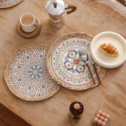 Rundes gewebtes Tischset aus Jute mit Mandala-Baumwollauflage Brehn
