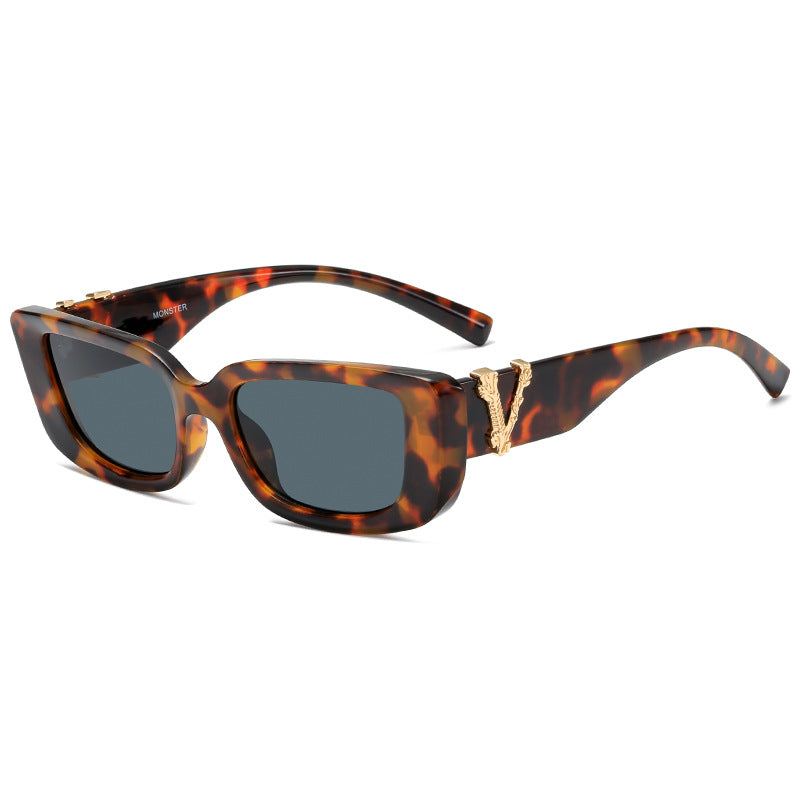 Damen Modische Sonnenbrille mit luxuriösem Tortoise-Design und goldenen Akzenten Brehn