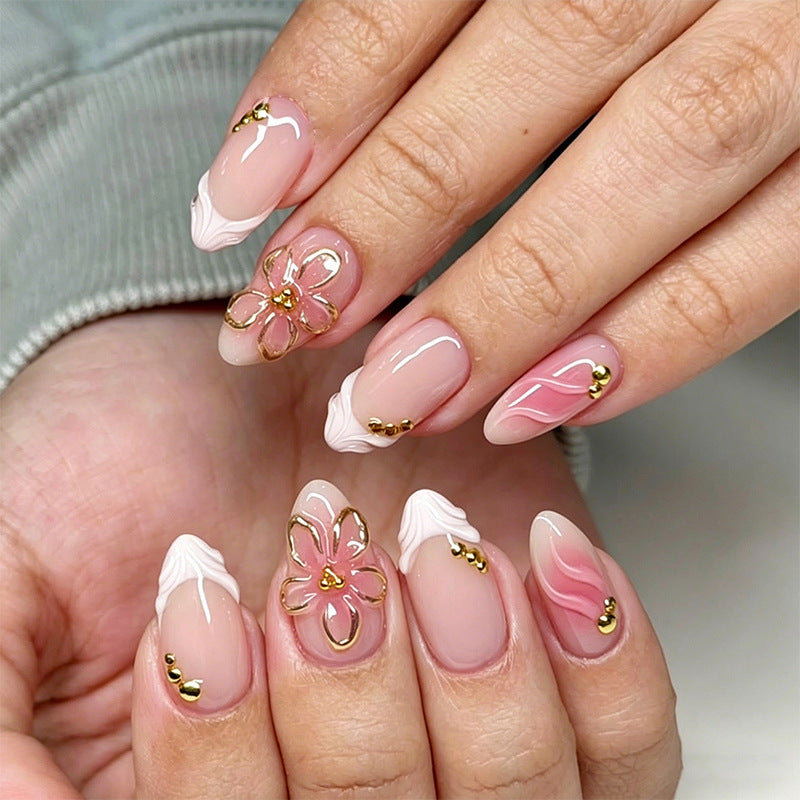 Kunstnagelset mit eleganten Blüten- und Glitzerelementen Brehn