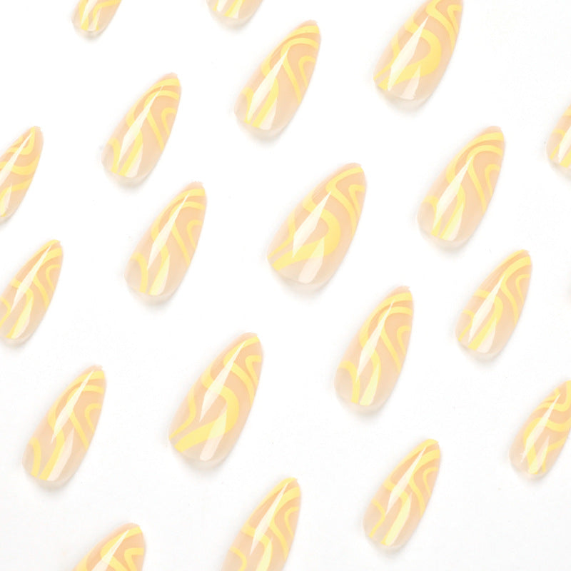 Kunstvolle Stiletto-Nägel mit modernem Wellen-Design Brehn