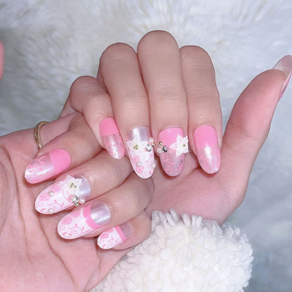 Dekorative glitzernde Press-On-Nagelspitzen
