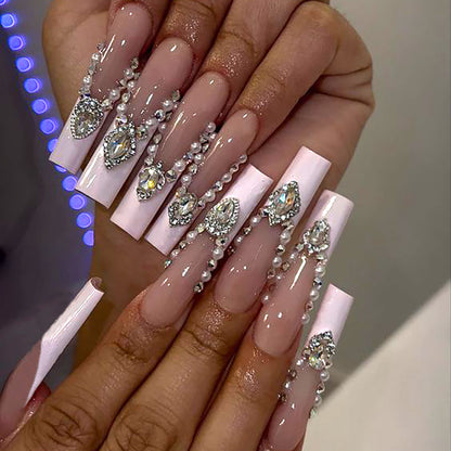 Dekorative mit Strass veredelte Stiletto Press-On Nägel Brehn
