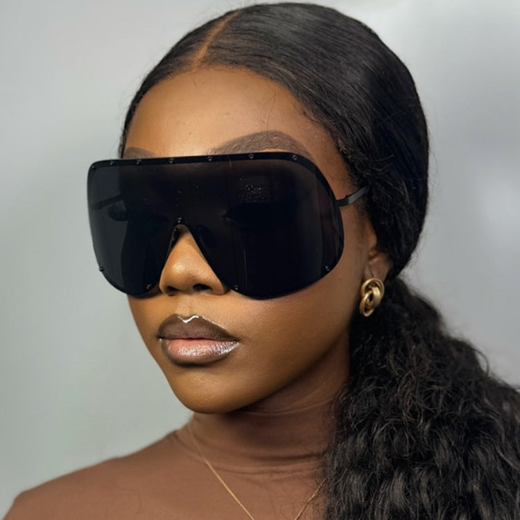 Damen futuristische Sonnenbrille mit großem Rahmen und innovativem Design Brehn