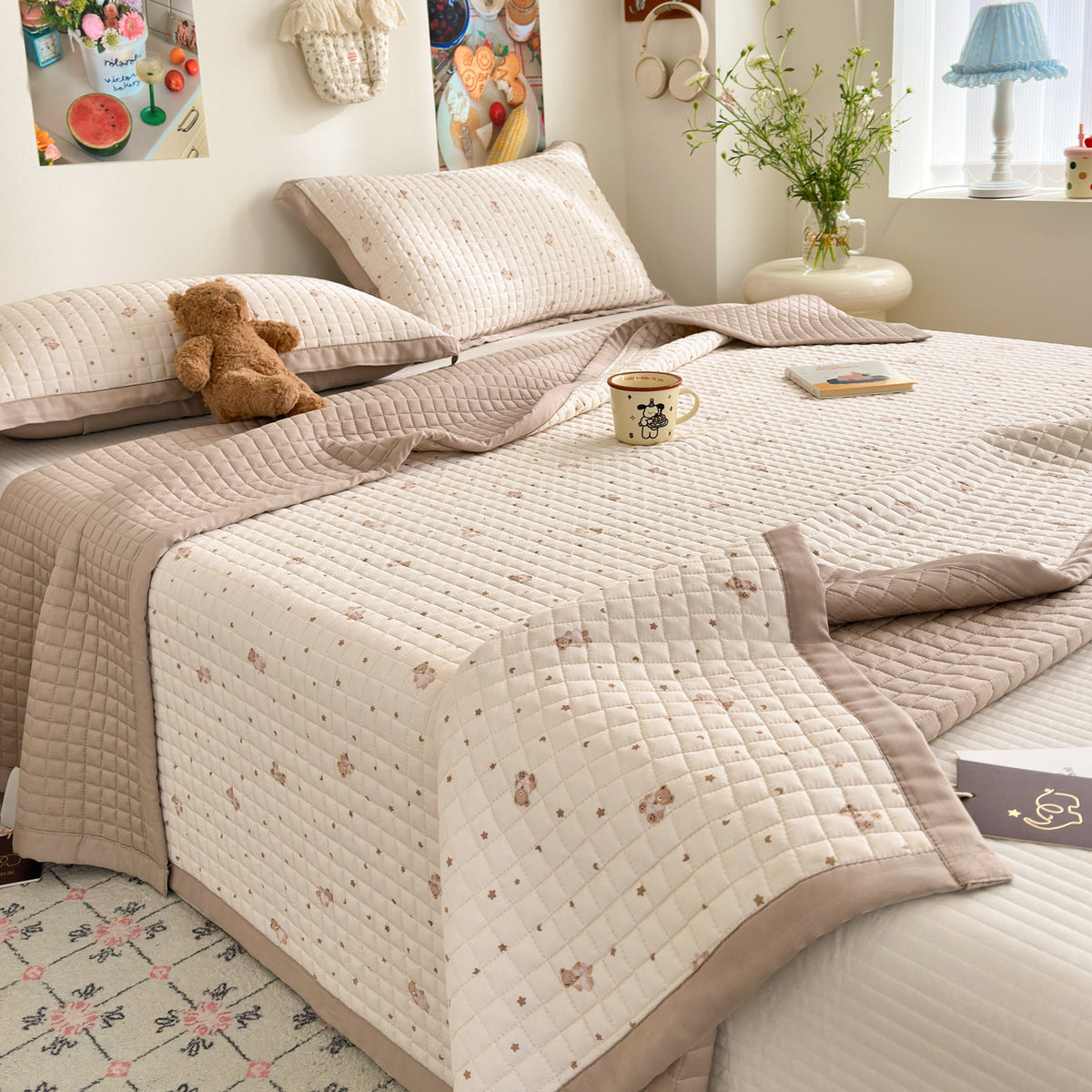 Gesteppte Baumwollbettdecke-Set mit Wendbarem Uni-Rücken und Mini Teddy Motiv