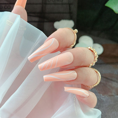 Stilvolle lange Press-On Nagelkunst