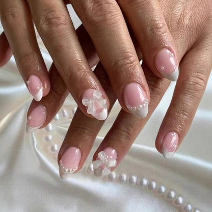 Kunstnagelset mit exquisiten 3D-Blüten und eleganten Perlenverzierungen Brehn