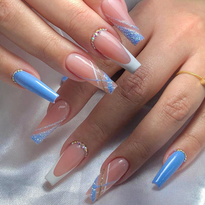 Kunstvolle Gel-Nägel mit Glitzerverzierungen und eleganten Designs Brehn