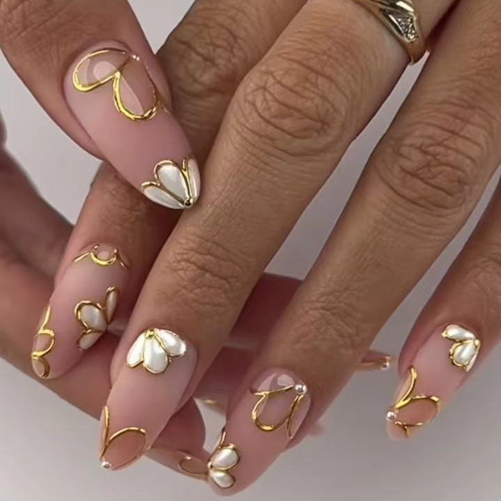 Kunstnagelset mit luxuriösen floralen 3D-Verzierungen Brehn