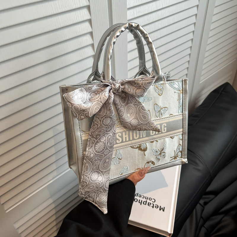 Strukturierte Handtasche mit modischem Band
