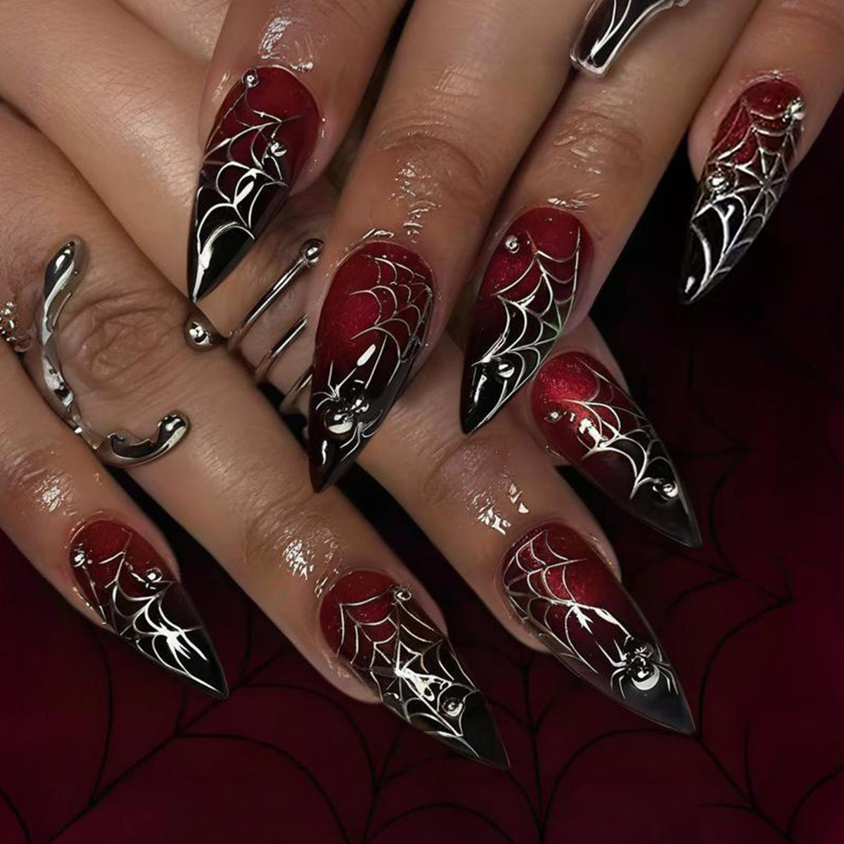 Halloween Kunstnagelset mit kreativen Spinnenmotiven und Glitzerdetails Brehn