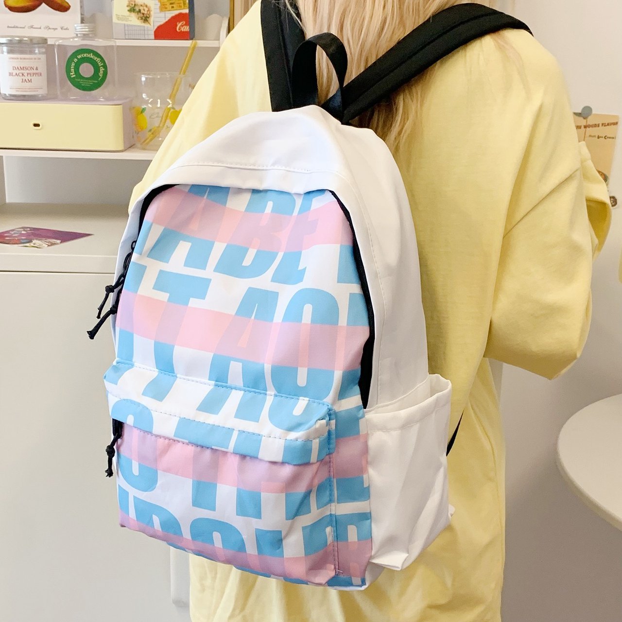 Freizeitrucksack mit Auffälligem Grafischem Design und Praktischen Fächern Brehn