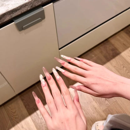 Künstlerische mandelförmige Nagelverlängerungen
