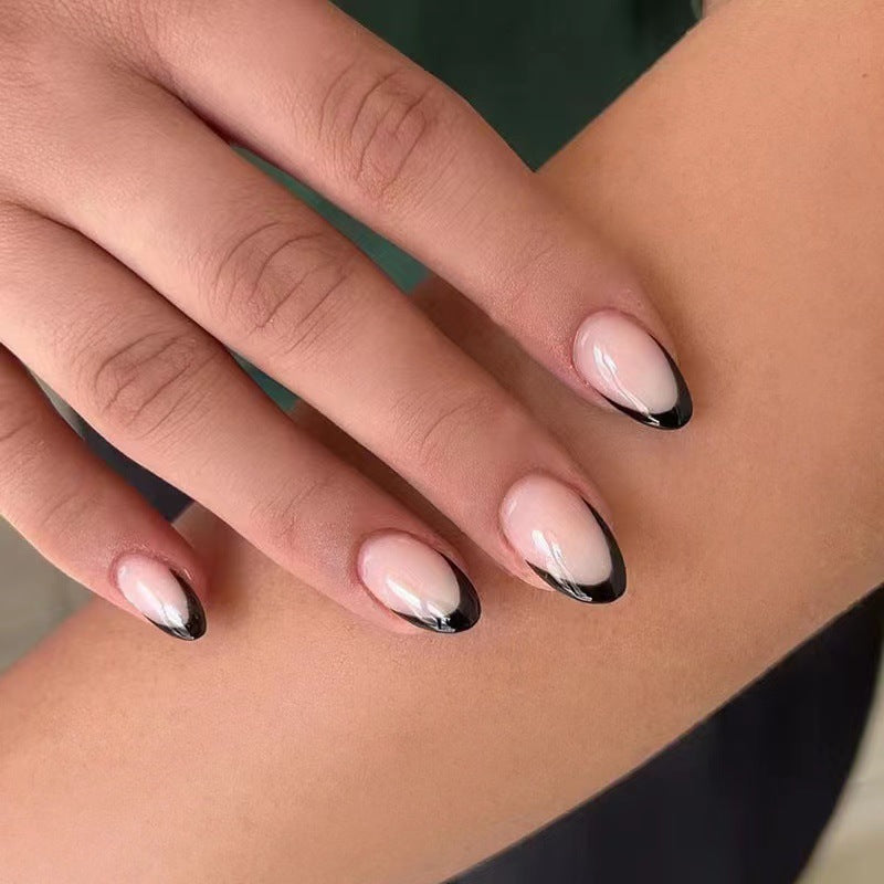 Kunstnagelset mit eleganten French-Spitzen und aufregenden Ombre-Design Brehn
