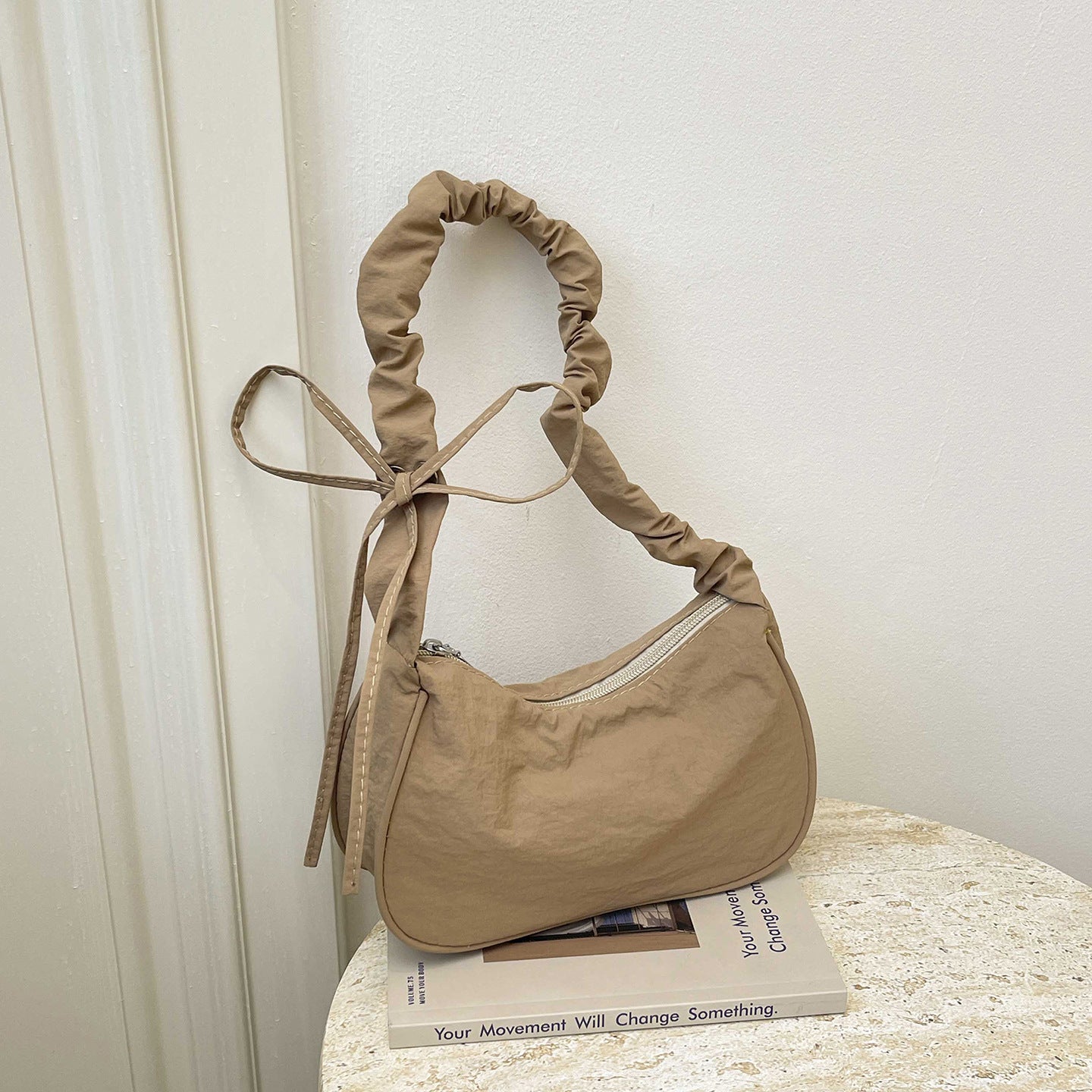WoTexturiertes Stoff Sling Bag Brehn