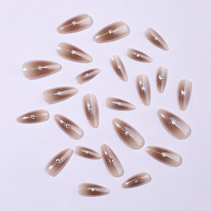Kunstnagelset mit eleganten Strassakzenten und konturiertem Design Brehn