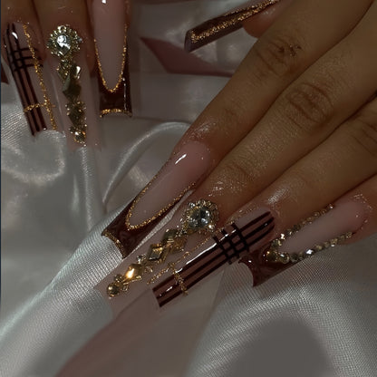 Dekorative Stiletto Nagelkunst Tipps mit Edelsteinen Brehn