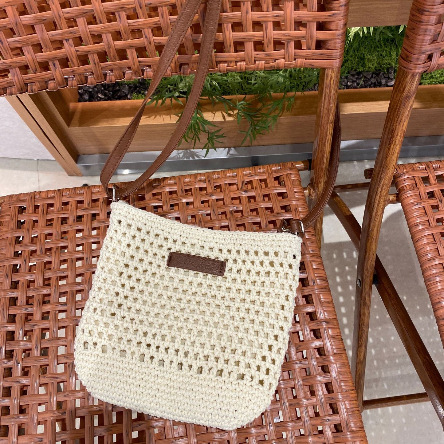Handgeknüpfte Schultertasche mit Lederakzent Brehn