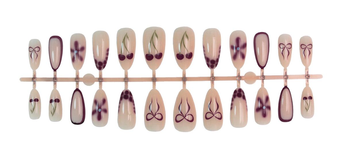 Kunstnagelset mit modernen floral-marmorierten Designs Brehn