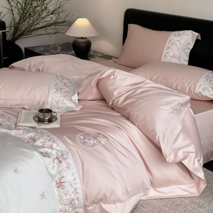 Luxuriöses Satin-Bettwäsche-Set mit floraler Stickkante