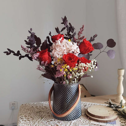 Dekorativer Blumenausstellungstrauß