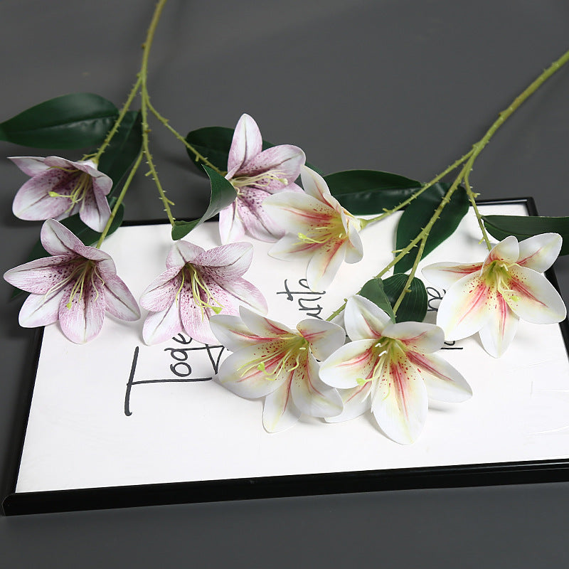 Realistischer synthetischer Lilienstamm