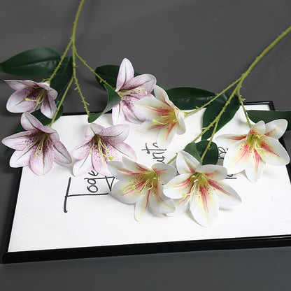 Realistischer synthetischer Lilienstamm