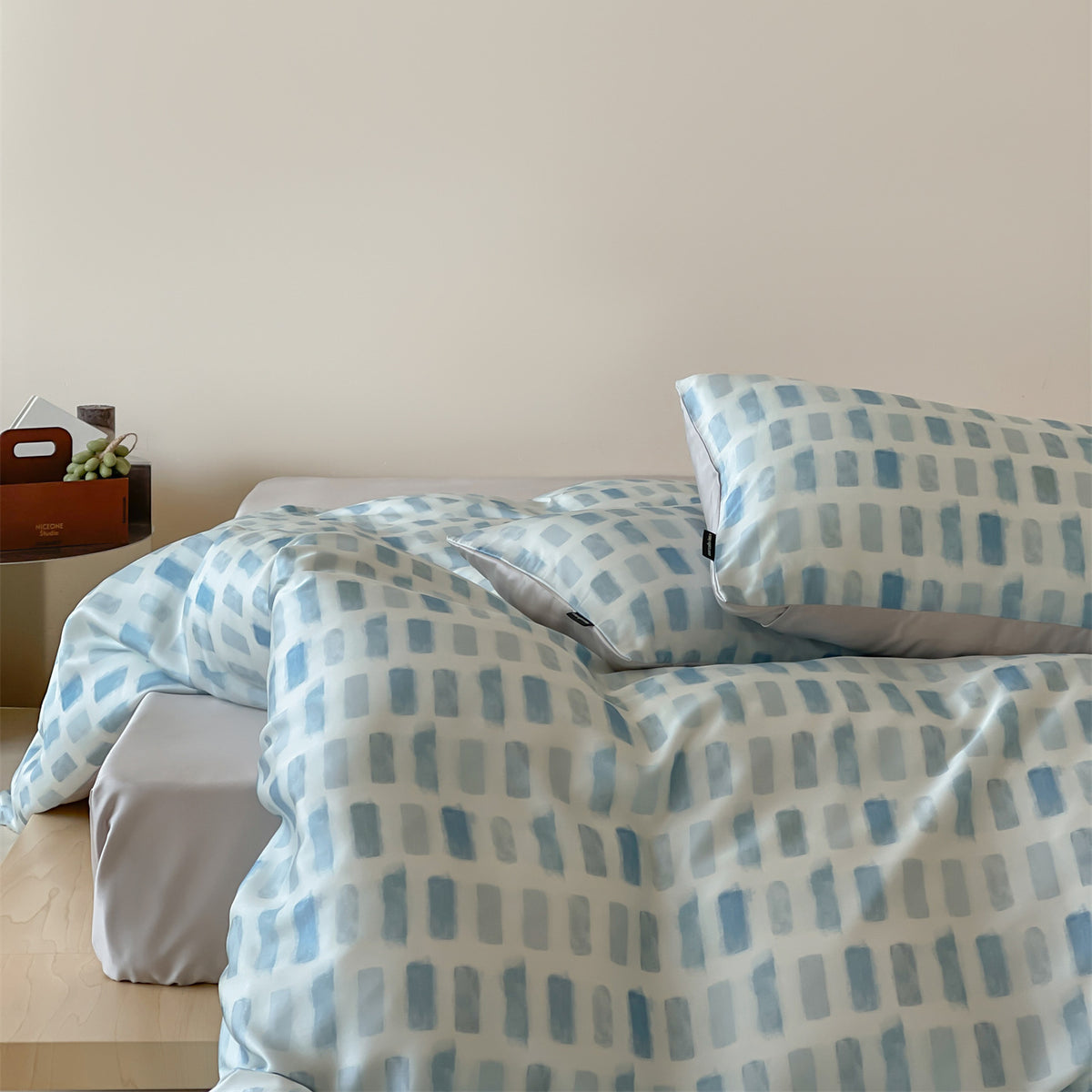 Luxuriöses Satin-Bettwäsche-Set mit floralem Aquarellprint, Volantkanten und Wendefunktion
