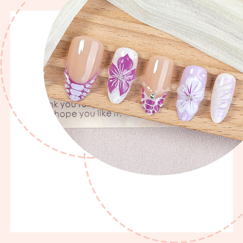 Kunstnagelset mit eleganten Blumen-Designs und Glitzerakzenten Brehn