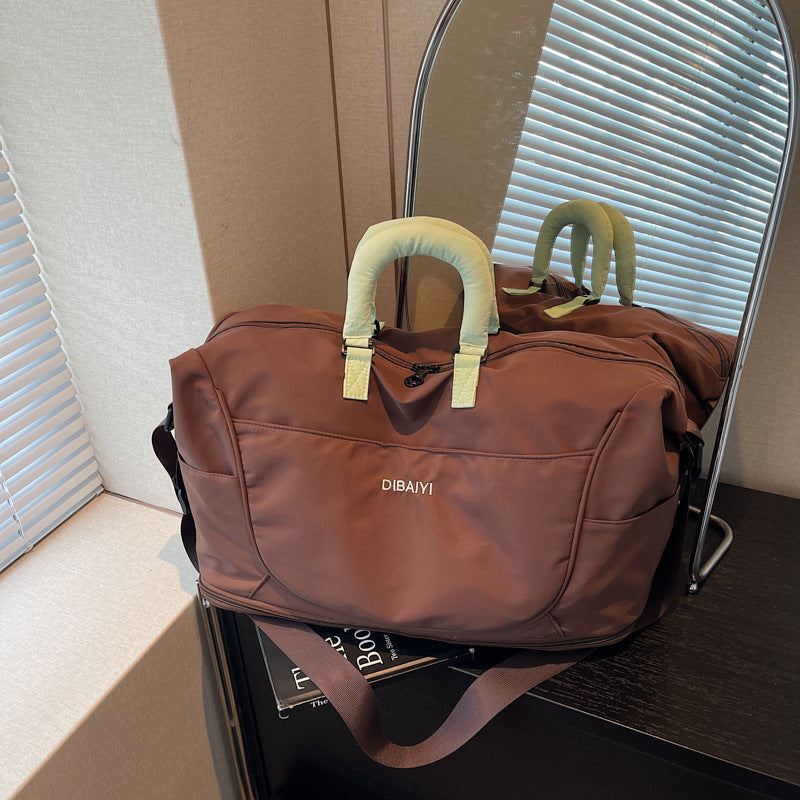 Sportliche Reisetasche Mit Verstellbarem Schultergurt Brehn